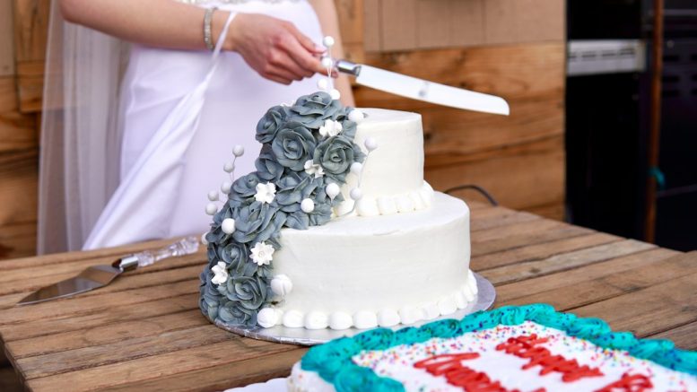 Gâteau du pâtissier, repas du traiteur : ce que prévoit le contrat