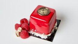 Glaçage miroir et ganache : pourquoi les pâtissiers mixent au plongeant